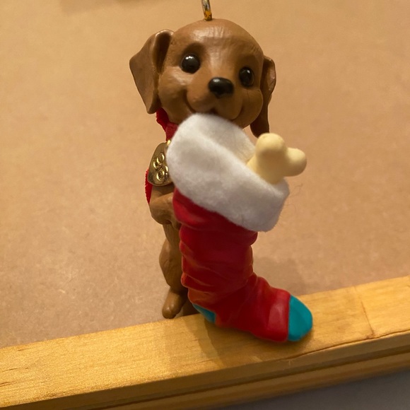 Vintage Hallmark Dachsund puppy ornament 1996, #6 in the Puppy Live series - Picture 3 of 3